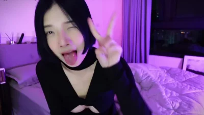 女神级别的小母狗巨乳奶子被金主大鸡巴狂日