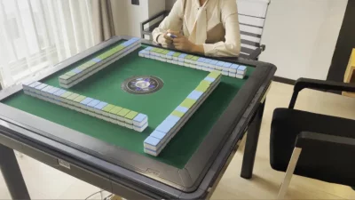 当场就被按在桌子上艹了