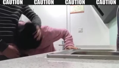 穿着睡衣勾引我，直接无套插进骚屄内射！